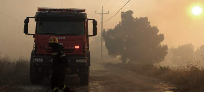 Διεκόπη η κυκλοφορία στην είσοδο Καπανδριτίου και στον κεντρικό δρόμο του Βαρνάβα